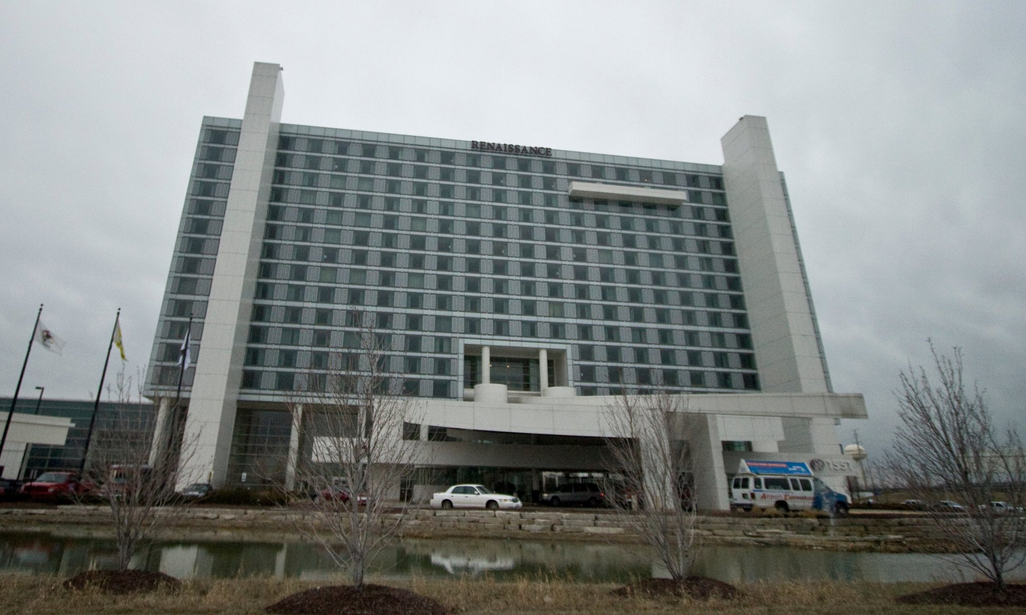 Schaumburg_Renaissance_Hotel_Illinois_2423561339_o (1)_author_Tony Webster